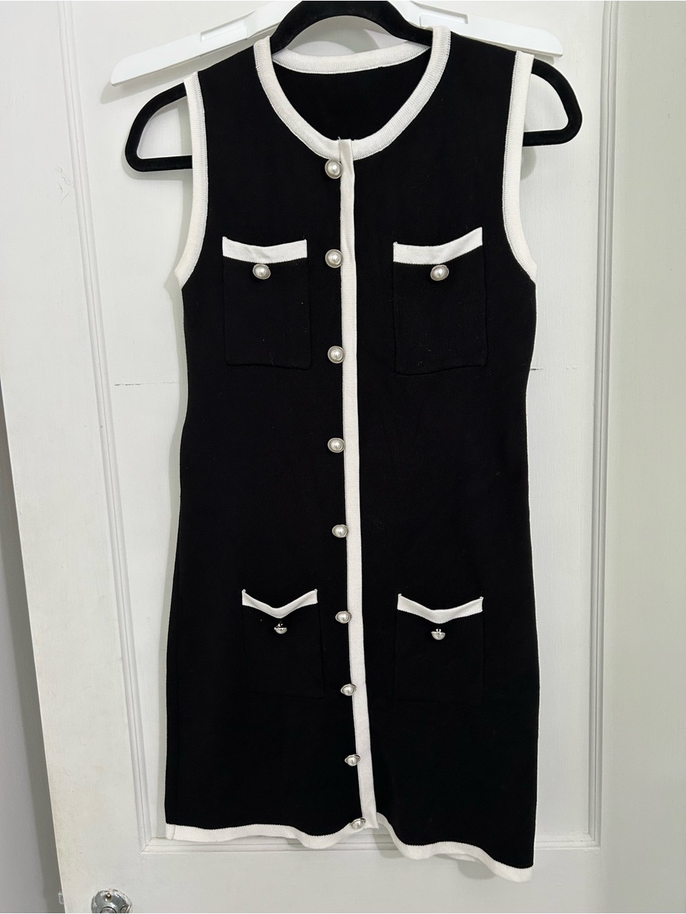 Commense Black & White Sleeveless Sweater Classic Shift Dress Small